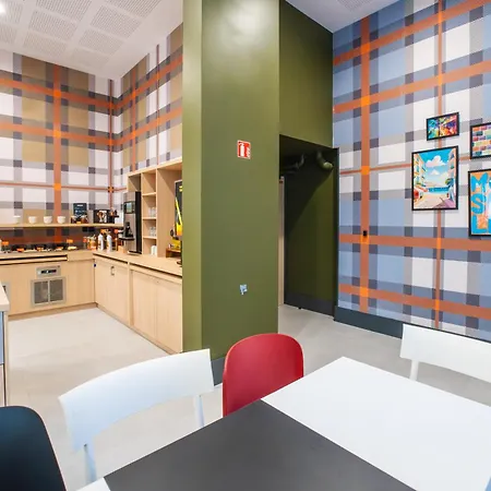 Easyhotel Euromed 2* Marseille